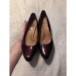 SOFFT Red Patent Leather Closed Toe Pump Heels Size 7W